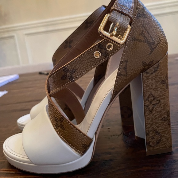 Louis Vuitton block heel sandal - Picture 4 of 8